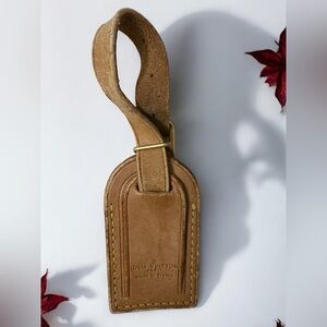 Louis Vuitton Authentic Leather Brown Luggage Tag Adjustable Belt Style Loop